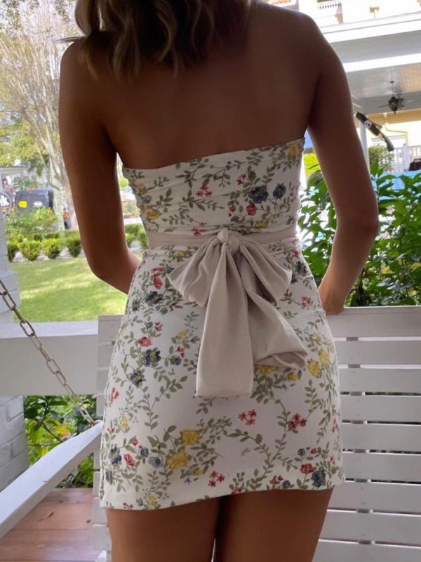Kaunis | Mini-Mekko Bustier – Kukka-Charme ja Korostettu Siluetti 