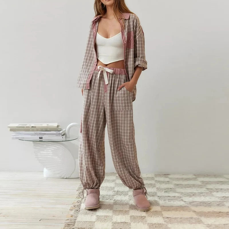 Lucienne | Pyjamas Komfort & Stil med Kontrasterende Ruter 