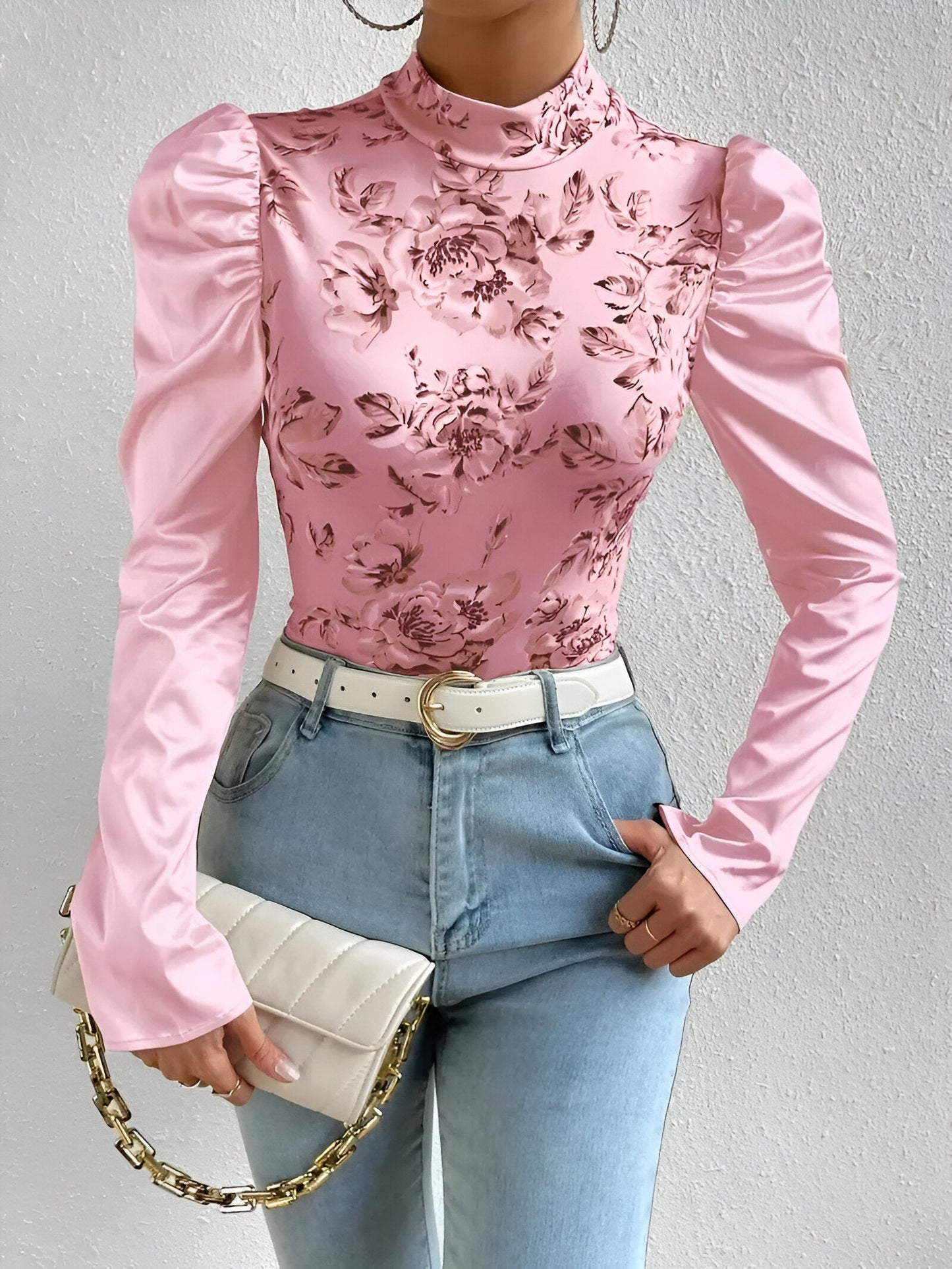 Elisa | Blus Delikat Med Blommönster – Finess Och Modernitet 