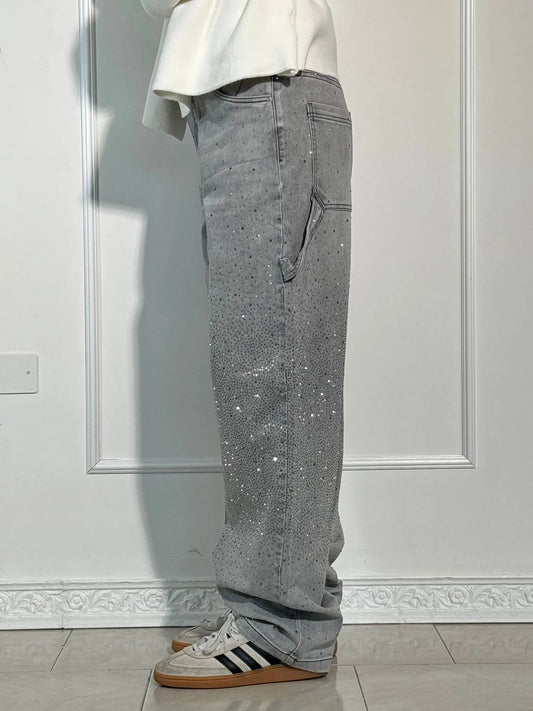 May | Pantalon Modă – Croi Relaxat Și Finisaje Strălucitoare 