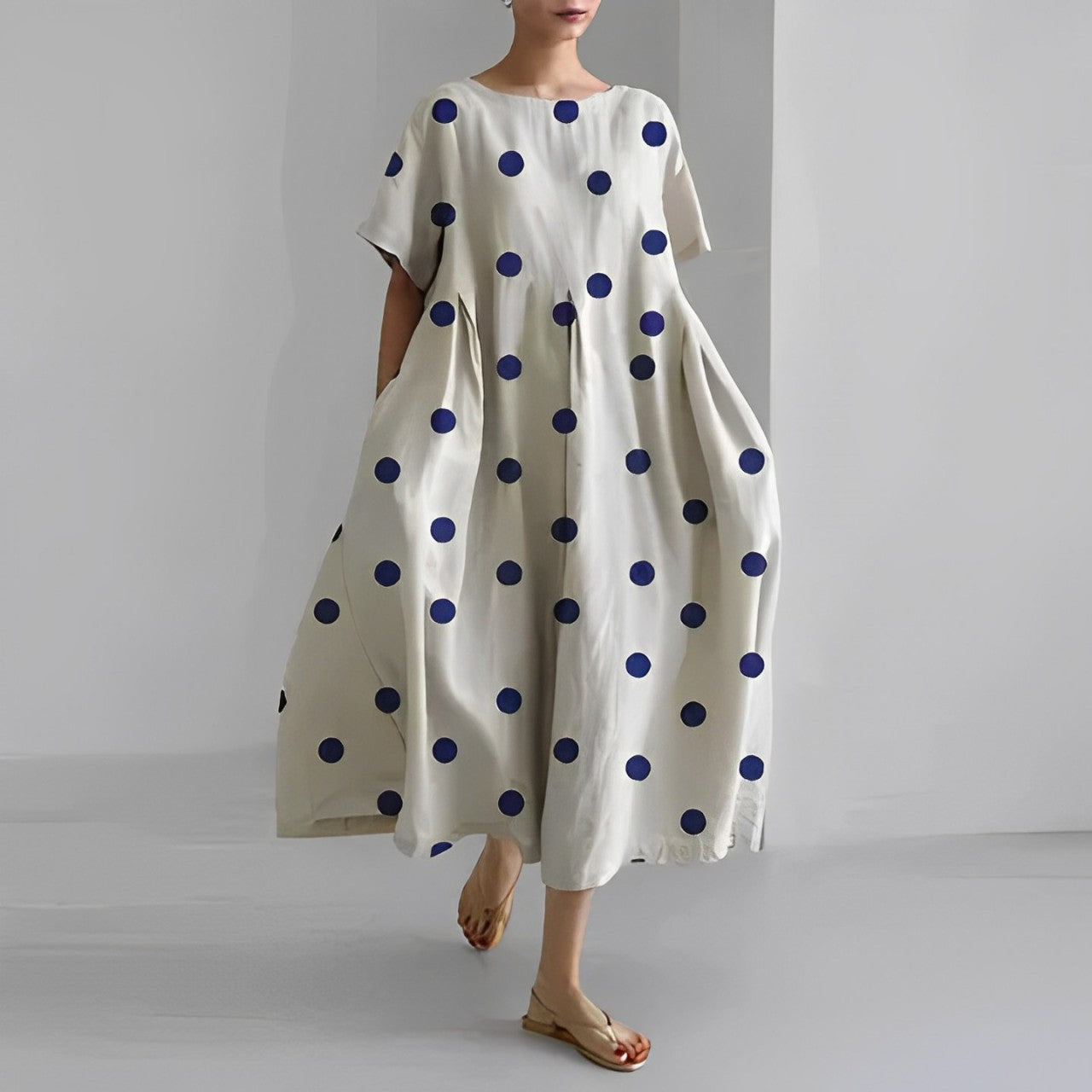 Dorothée | Lång Klänning Med Mönster – Rymlig Och Trendig Design 