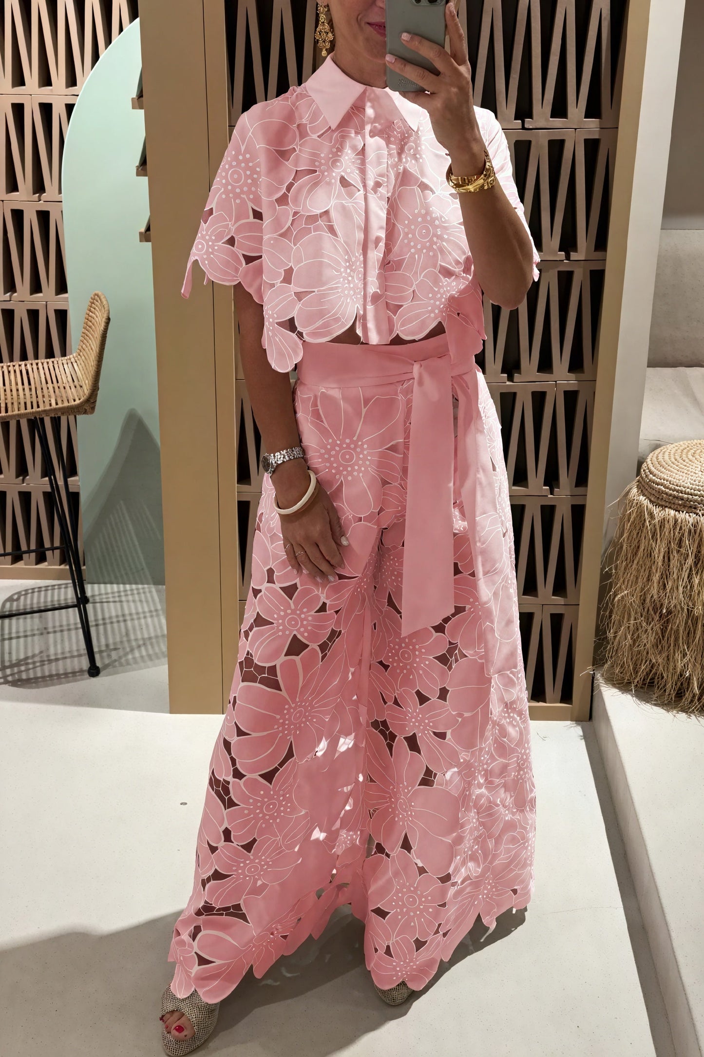 Tricia | Soubor Brodée – Květná elegance a strukturovaný střih 