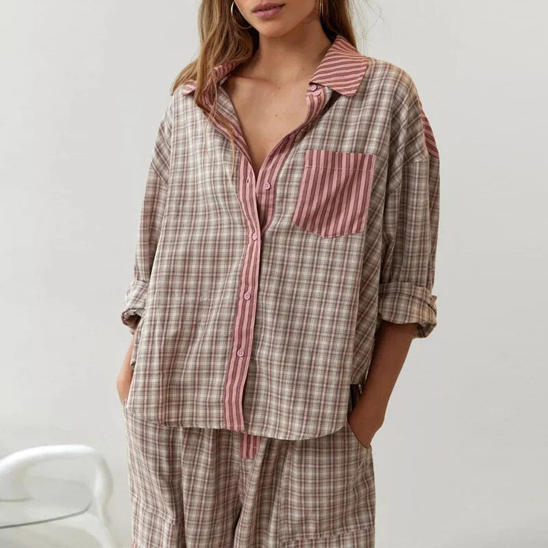 Lucienne | Pyjamas Komfort & Stil med Kontrasterende Ruter 